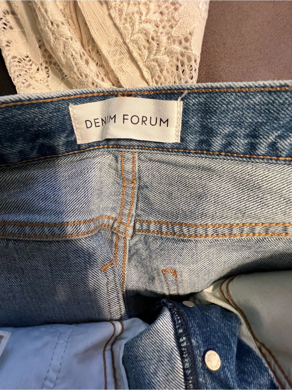 Denim Forum Aritzia The Ex Boyfriend Short Size 29 Light Wash Raw Hem - Picture 5 of 5